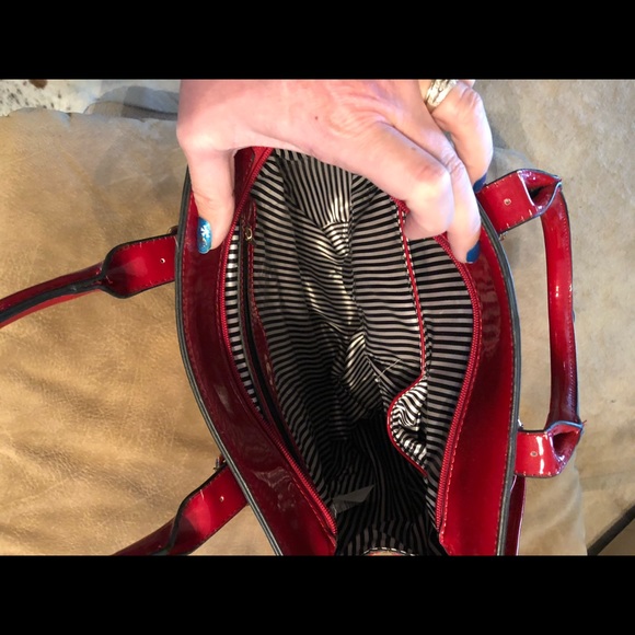 💥CANDY APPLE RED Vegan Patent Leather Purse - Picture 3 of 8